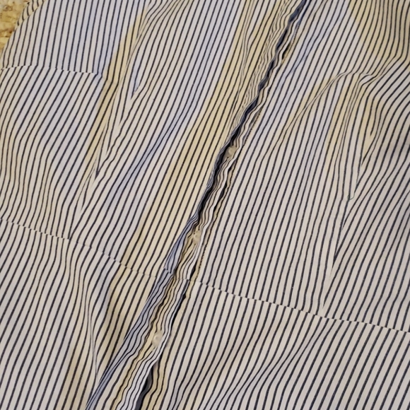 Le Chateau Medium peplum sleeveless blouse - Picture 8 of 8